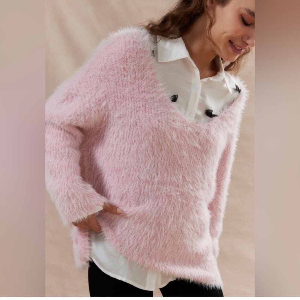Kimchi Blue > New with Tags Pink Priscilla V-Neck Fuzzy Sweater Large - Picture 7 of 12